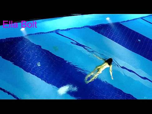 ❤️ Saya tidak bisa berhenti menonton, pirang muda tertangkap basah berenang di kolam resor ELLA BOLT ☑ Video seks pada kami id.trysex.ru